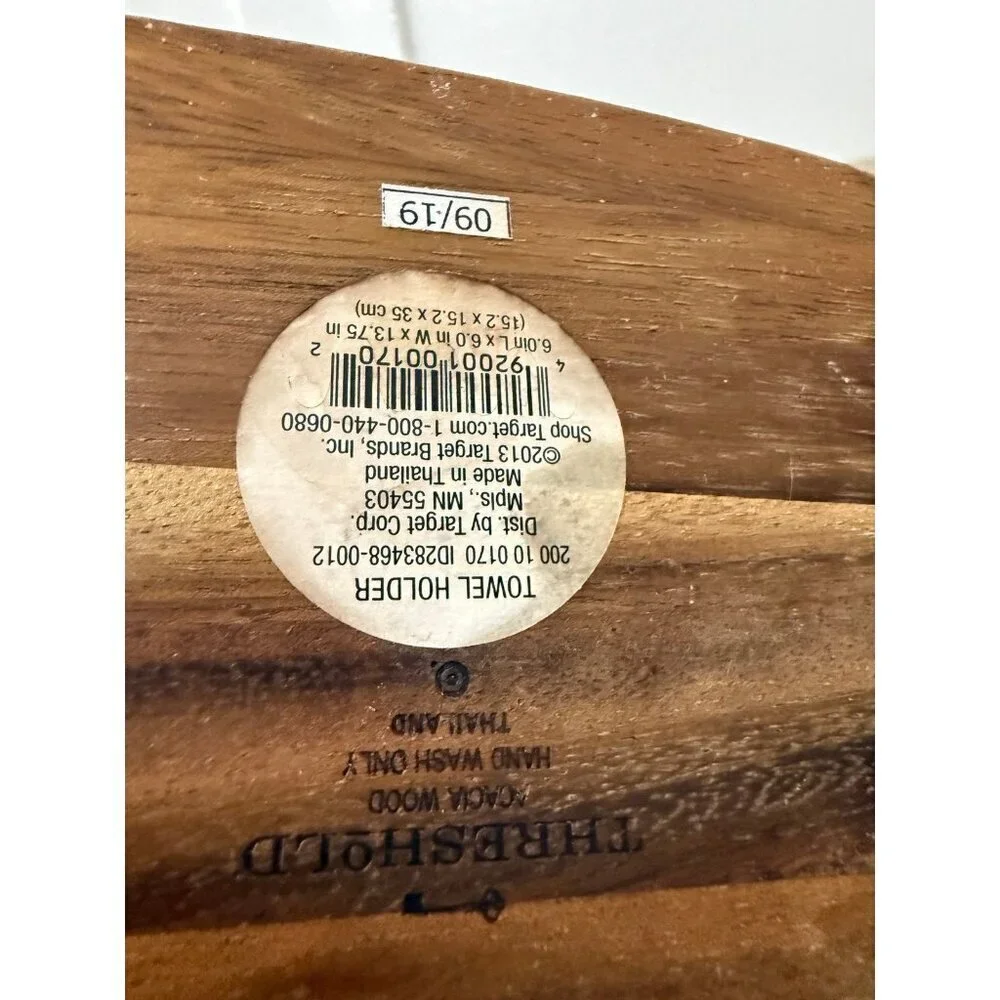 Threshold wooden paper towel holder